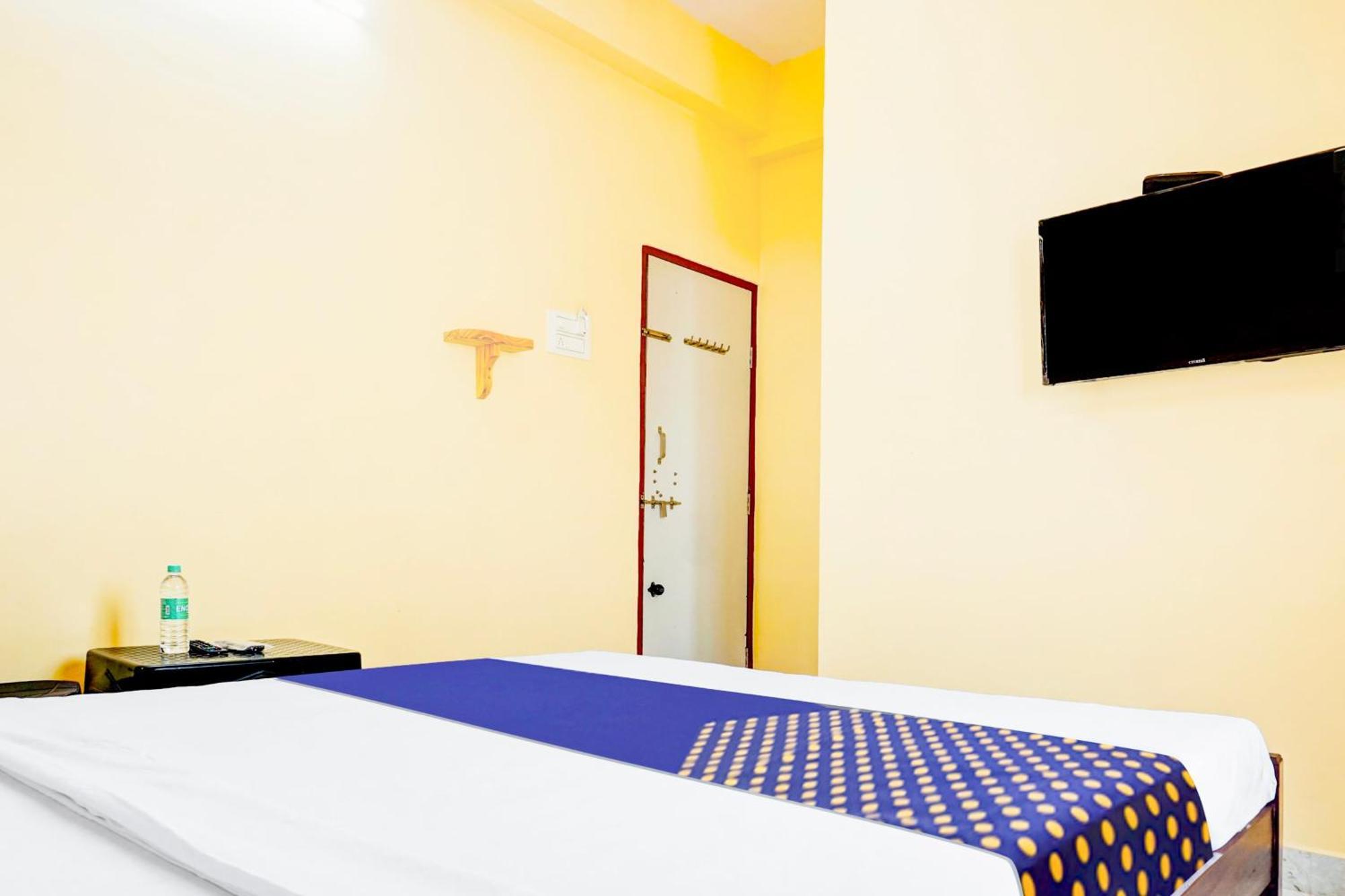 Spot On Hotel Shree Samarth Lodging Kolhapur Buitenkant foto