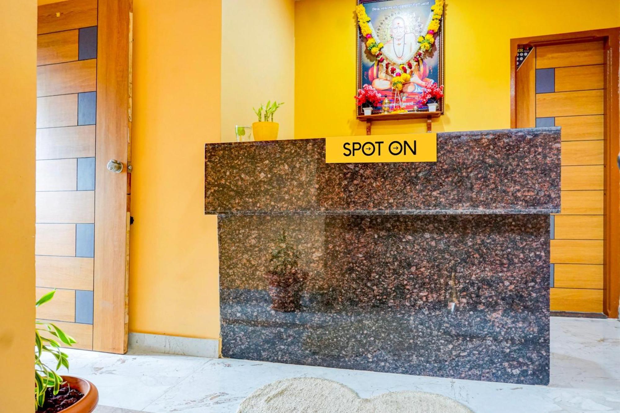 Spot On Hotel Shree Samarth Lodging Kolhapur Buitenkant foto
